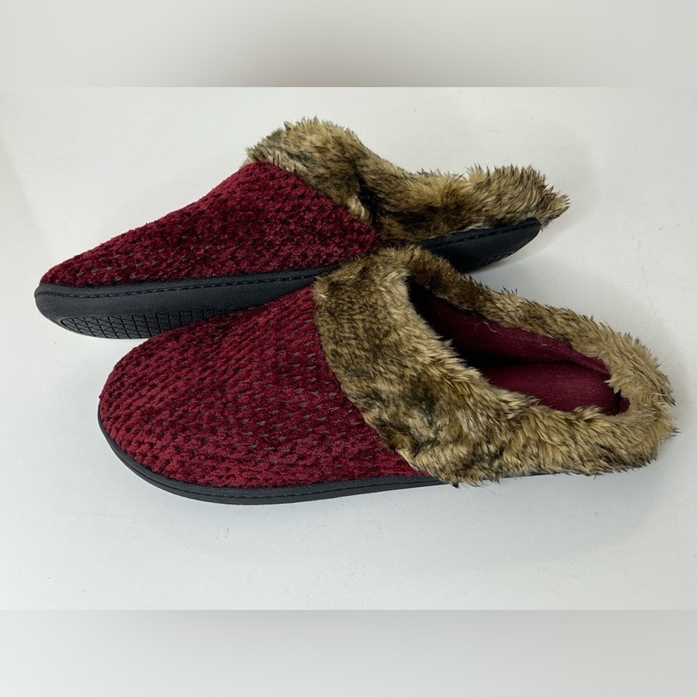 Slip On Faux Fur and Burgundy Cushioned Slippers Women's‎ XL 9.5-10.5